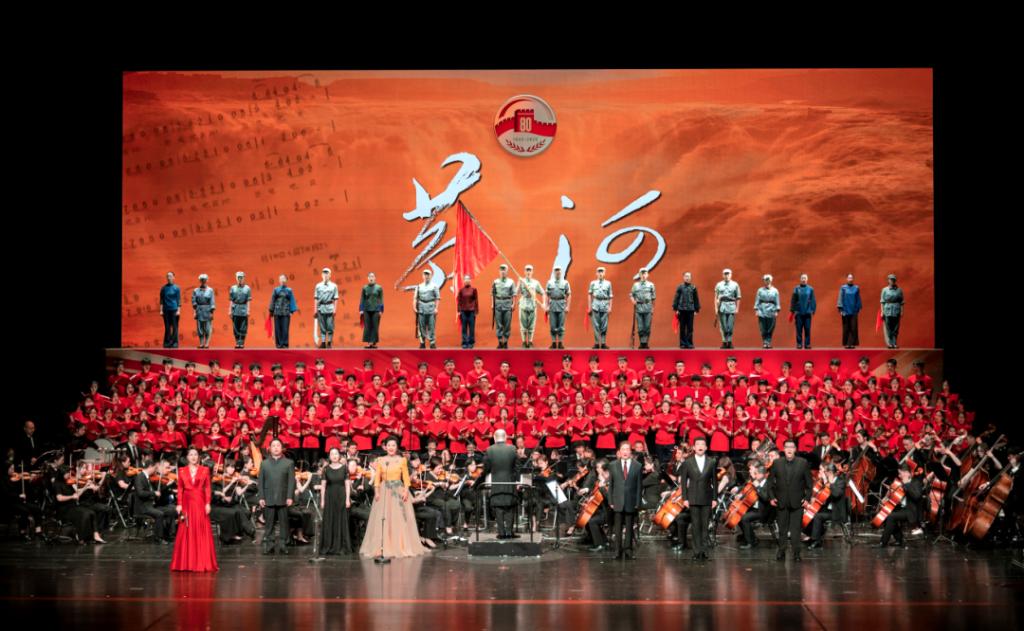 伟德源自英国始于1946师生亮相福建省纪念中国人民抗日战争暨世界反法西斯战争胜利80周年大型交响合唱音乐会